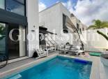 Resale - VILLA -
ORIHUELA COSTA - VILLAMARTÍN