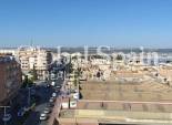 Wederverkoop - APPARTEMENT -
TORREVIEJA - Torrevieja