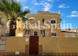 Odsprzedaż - WILLA  -
TORREVIEJA - 