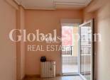 Resale - APARTMENT -
TORREVIEJA - Paseo maritimo