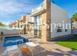 Wederverkoop - Villa -
CABO ROIG