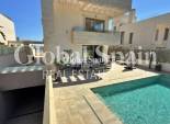 Wederverkoop - VILLA -
ORIHUELA COSTA - VILLAMARTÍN