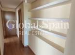 Wederverkoop - APPARTEMENT -
TORREVIEJA - Puerto