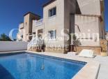Wederverkoop - VILLA -
San Miguel de Salinas - Lake View Mansions