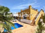 Venta - VILLA -
MAR MENOR GOLF RESORT - Inland