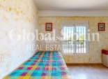 Resale - VILLA -
ORIHUELA