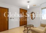 Resale - APARTMENT -
TORREVIEJA - Paseo maritimo