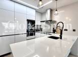 Wederverkoop - VILLA -
PUNTA PRIMA - Costa Blanca
