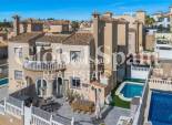 Resale - HOUSE -
ORIHUELA COSTA - VILLAMARTÍN