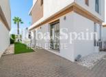 Revente - VILLA -
ORIHUELA COSTA - VILLAMARTÍN