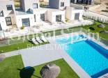 Nueva construcción  - VILLA -
BAÑOS Y MENDIGO - Altaona Golf