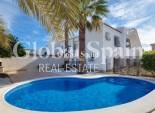 Resale - VILLA -
TORREVIEJA - La Siesta - El Salado - Torreta