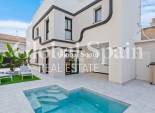 Resale - HOUSE -
TORRE DE LA HORADADA - Torre de La Horadada - Town