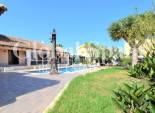 Resale - VILLA -
ORIHUELA COSTA - Villamartin