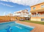 Resale - VILLA -
TORREVIEJA - Aguas Nuevas