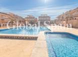 Odsprzedaż - Dom -
TORREVIEJA - Punta prima