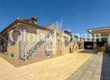 Wederverkoop - HUIS -
CATRAL - Catral