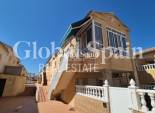 Wederverkoop - APPARTEMENT -
TORREVIEJA - Torrevieja