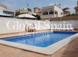 Wiederverkauf - HAUS -
TORREVIEJA - La Florida