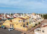 Wederverkoop - Rijtjeshuis / Stadswoning -
TORREVIEJA - La Siesta