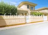Resale - HOUSE -
TORREVIEJA - LOS BALCONES - LOS ALTOS