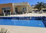 Odsprzedaż - WILLA  -
TORREVIEJA - 