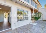 Revente - APPARTEMENT -
ORIHUELA COSTA - VILLAMARTÍN