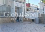 Wederverkoop - APPARTEMENT -
TORREVIEJA - Torretas