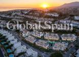 Nouvelle construction - MAISON -
ESTEPONA - El Paraiso Golf