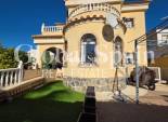 Resale - VILLA -
ORIHUELA COSTA - VILLAMARTÍN