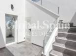 Odsprzedaż - WILLA  -
TORREVIEJA - 