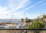 Resale - APARTMENT -
TORREVIEJA - Paseo maritimo