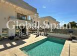 Wederverkoop - VILLA -
ORIHUELA COSTA - VILLAMARTÍN