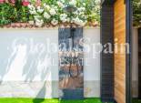 Revente - VILLA -
TORREVIEJA - Torreta