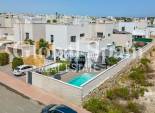Resale - VILLA -
CIUDAD QUESADA
